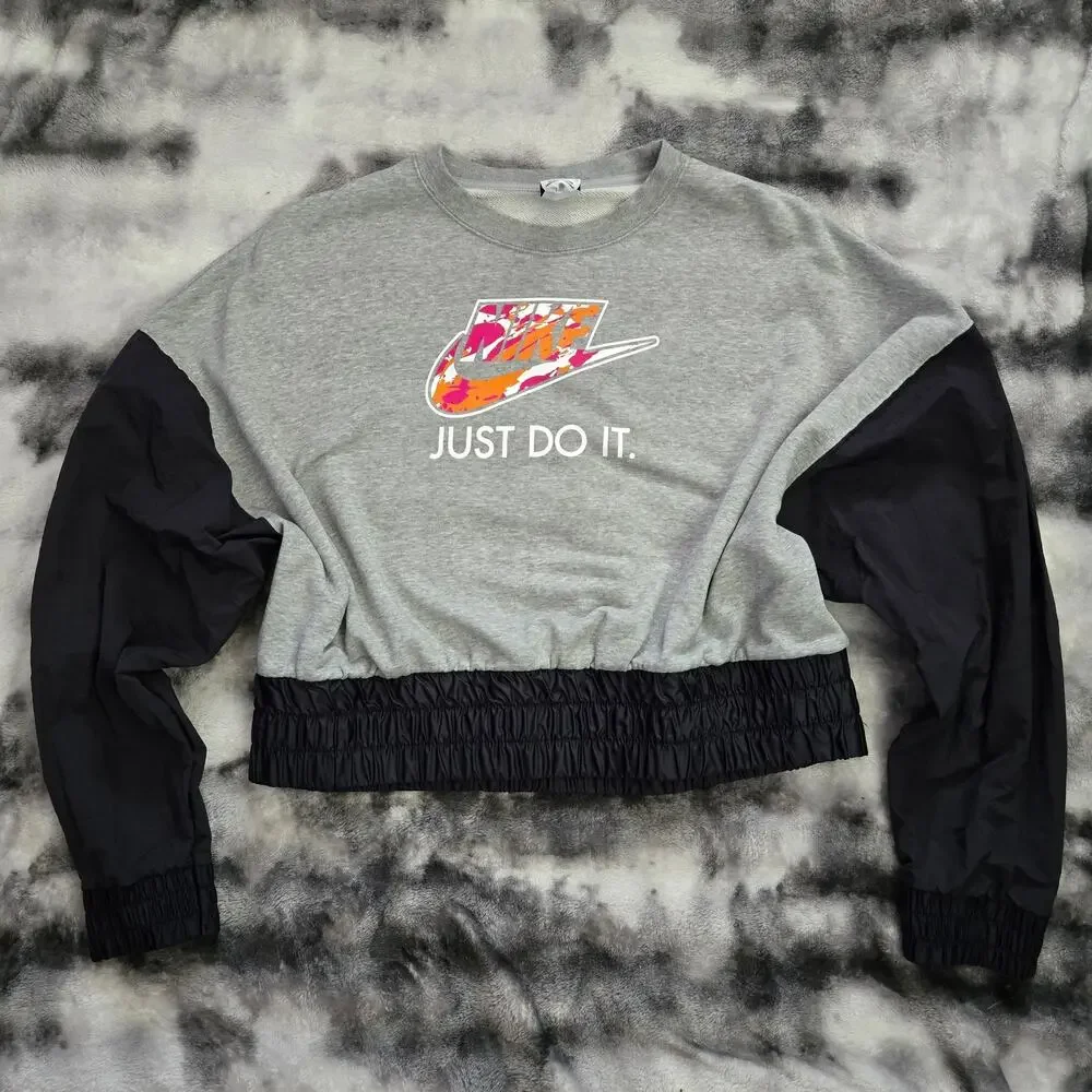 Nike Cropped Sweatshirt Women’s Medium Gray Black Nylon Sleeves Graphic Logo